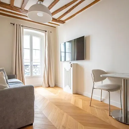 Cosy In - Champs Elysees Apartment *